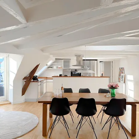Appartement Spacious And Bright 4-room In Downtown