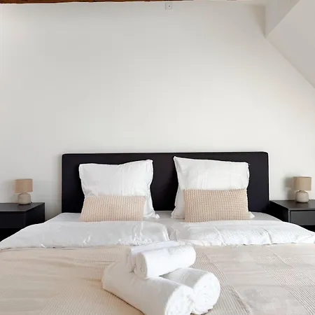 Apartment Spacious And Bright 4-room In Downtown *
